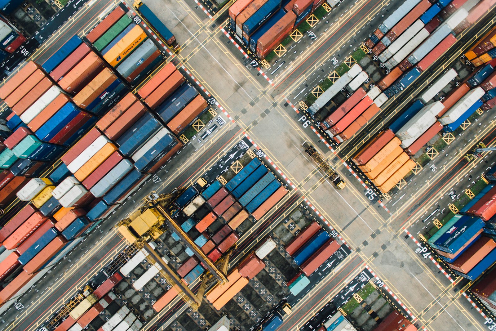 Internationaler Handelshafen mit Containern — Umervion